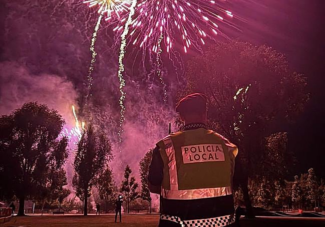 Policía Local de León durante los fuegos de San Juan.
