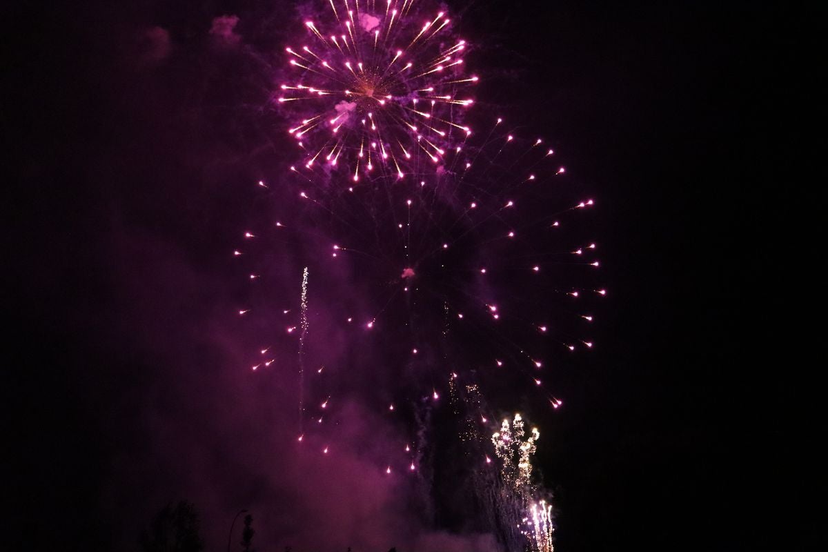 Las mejores imágenes de los fuegos artificiales de la noche de San Juan