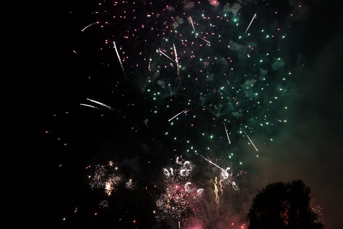 Las mejores imágenes de los fuegos artificiales de la noche de San Juan