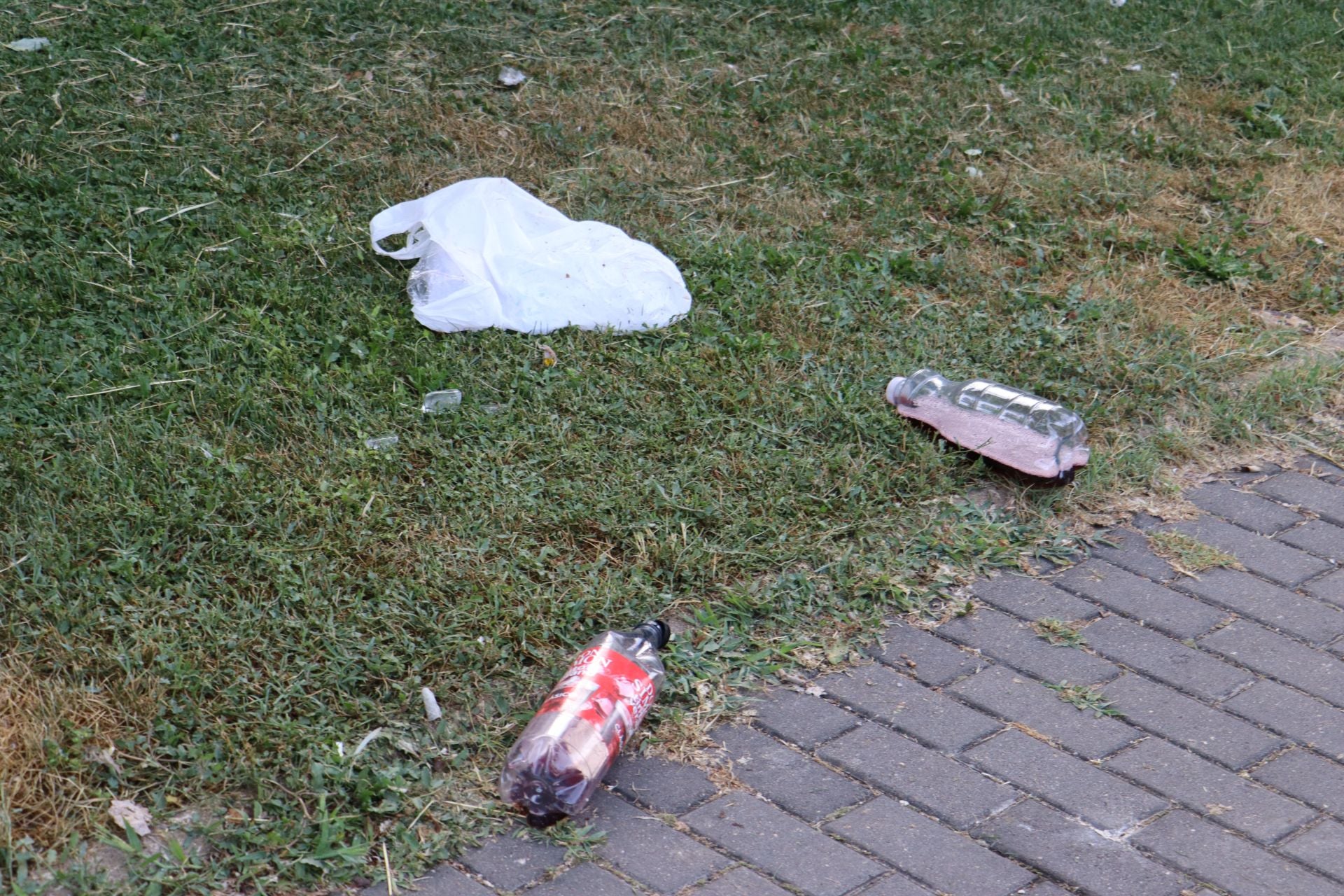 Las imágenes de la resaca de la noche de San Juan