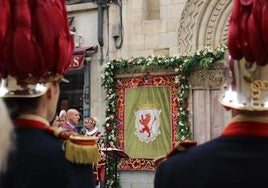 La misa tuvo lugar en la calle Ancha, a la altura de la Capilla del Cristo de la Victoria.