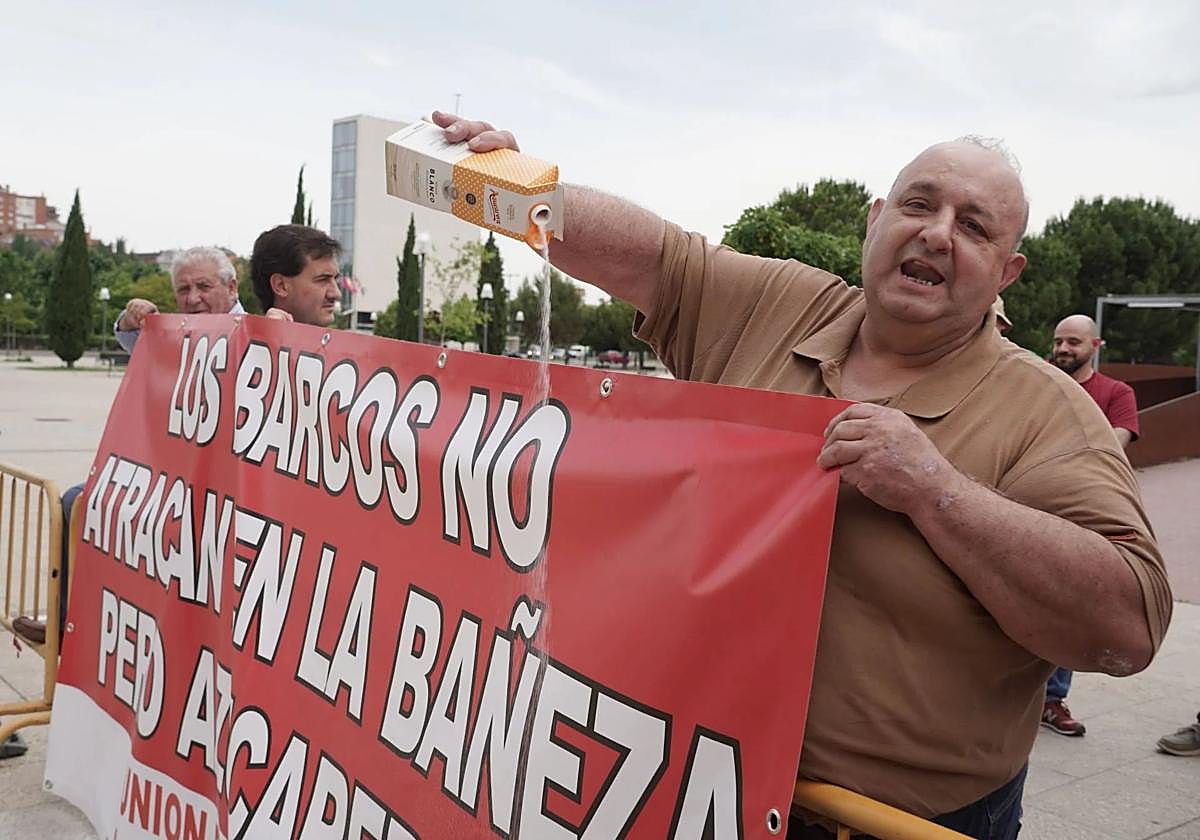 Protesta frente a las Cortes.