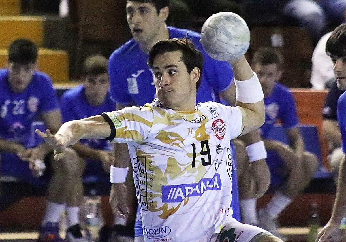 Gonzalo Pérez, en su última temporada con el Ademar.