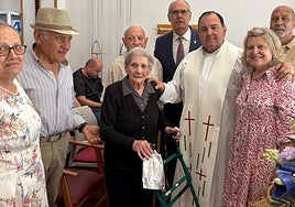 Manuela, durante la misa celebrada por su cumpleaños.