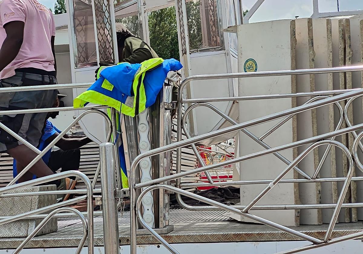 Las imágenes de la noria del Real de la Feria de León, tras la tormenta