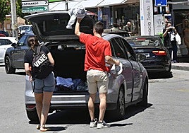 Dos usuarios de una plataforma de coche compartido.