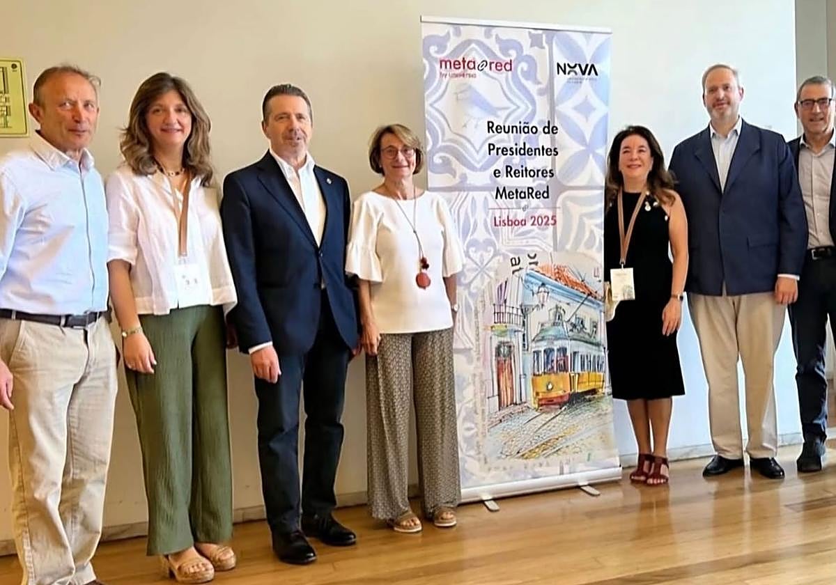 La rectora con miembros de la Red.