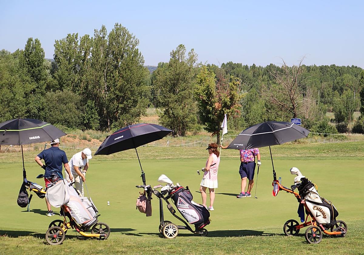 Imagen principal - V Torneo de Golf de Leonoticias en el Olímpico de León