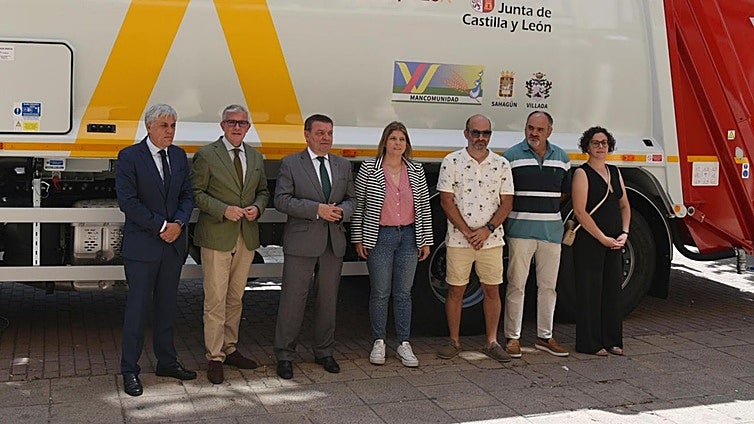 La mancomunidad interprovincial Sahagún-Villada estrena camión de recogida de residuos por 240.000 euros