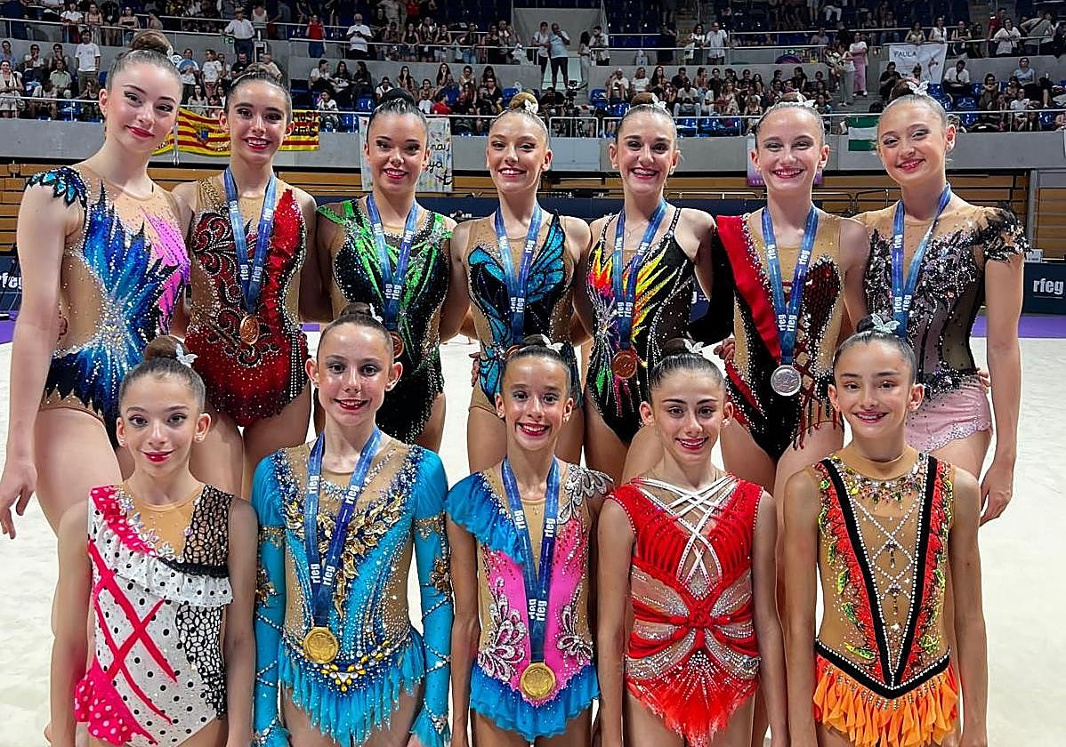 Las medallistas del Club Ritmo.