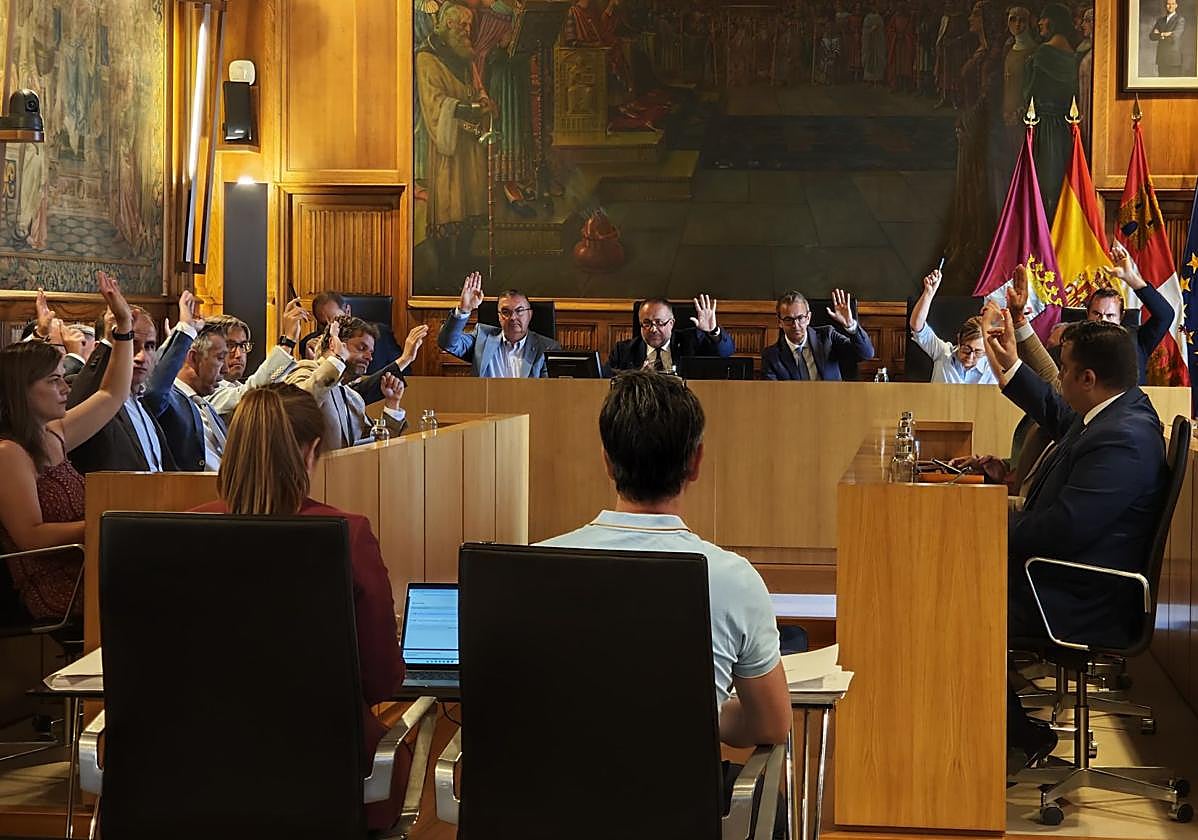 Pleno en la Diputación de León.