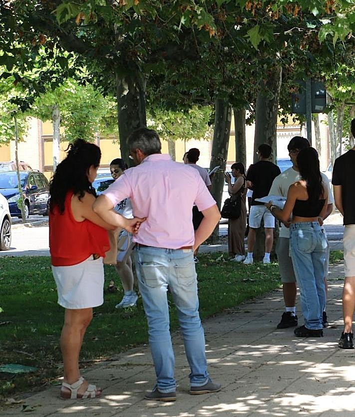 Imagen secundaria 2 - Segundo intento para los futuros universitarios: 409 alumnos se presentan a la PAU extraordinaria en León