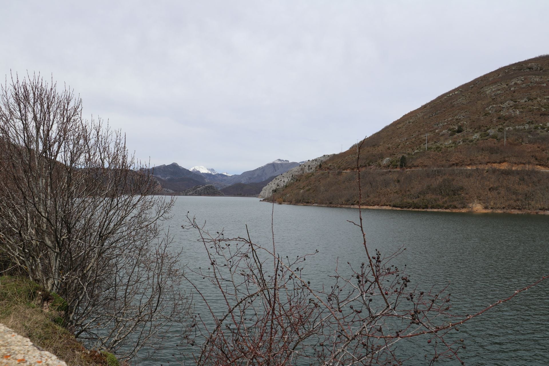 Así es la presa y el embalse leonés de Barrios de Luna