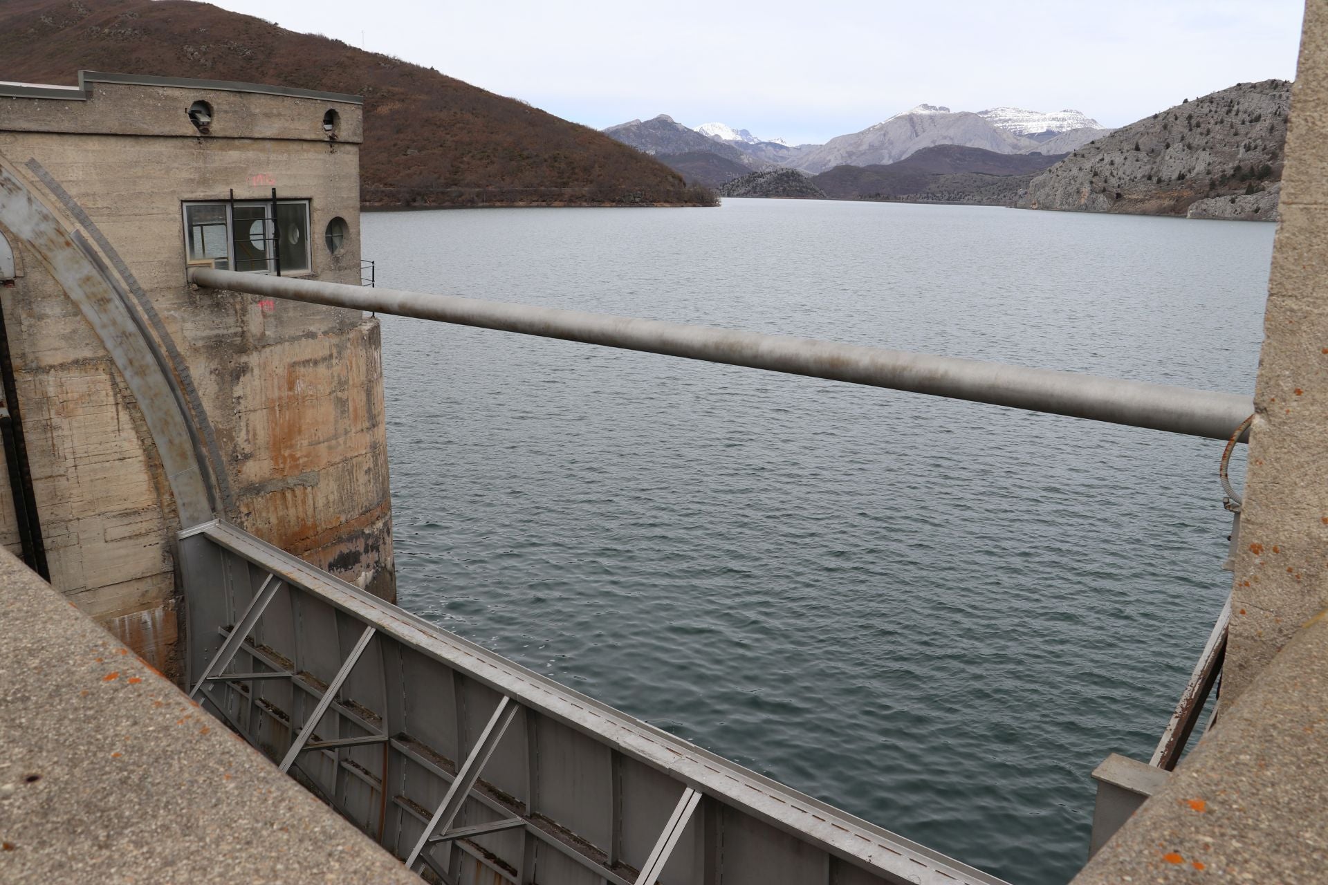 Así es la presa y el embalse leonés de Barrios de Luna
