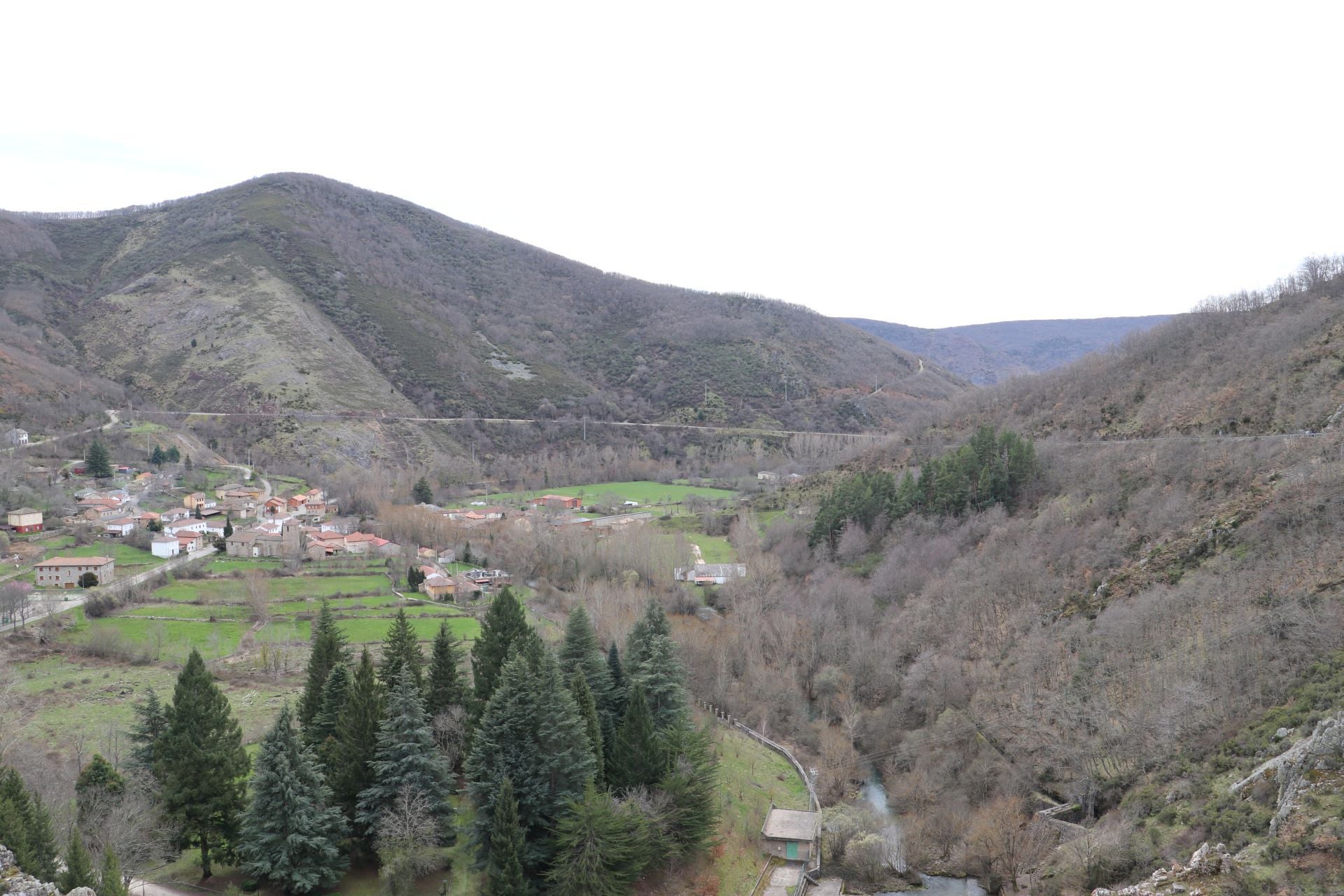 Así es la presa y el embalse leonés de Barrios de Luna
