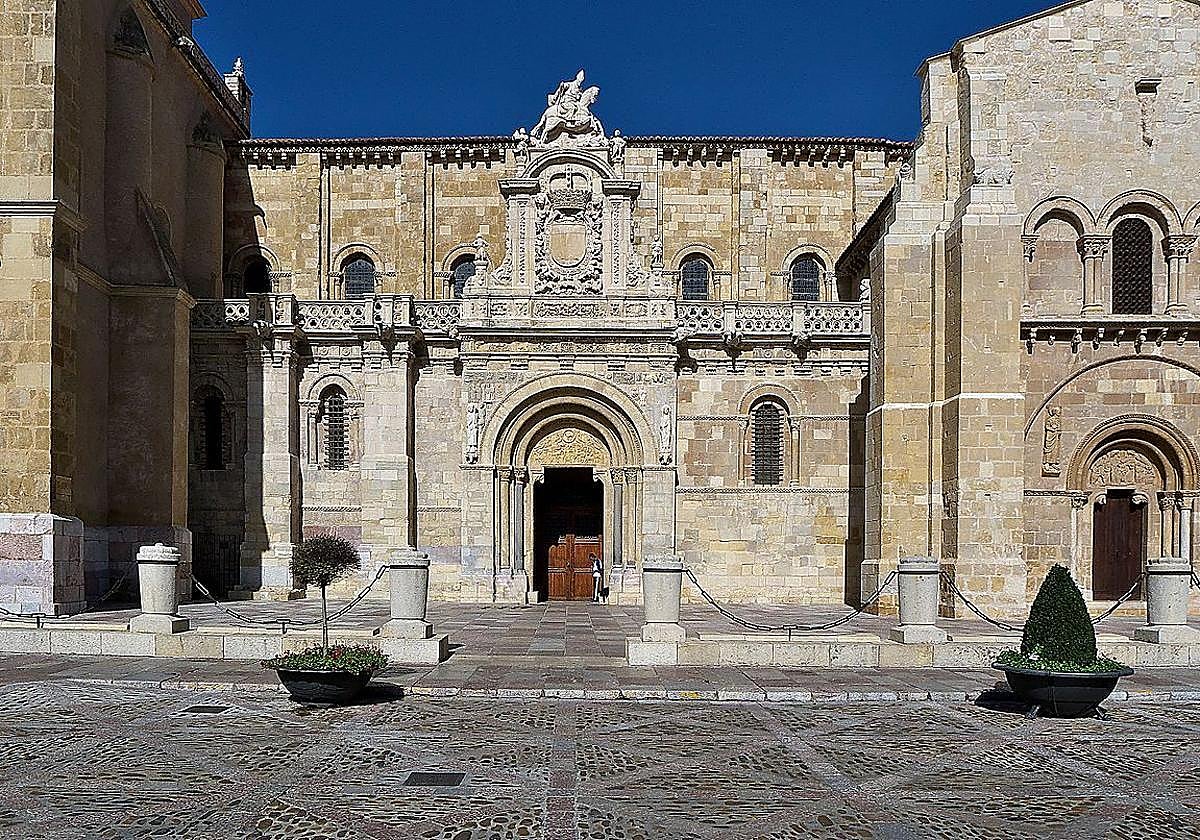 Fachada de San Isidoro.