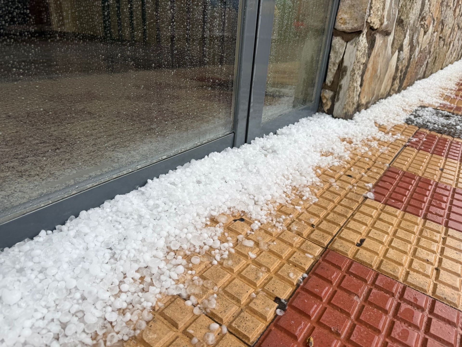 Las imágenes de la espectacular tormenta de granizo que ha caído en León