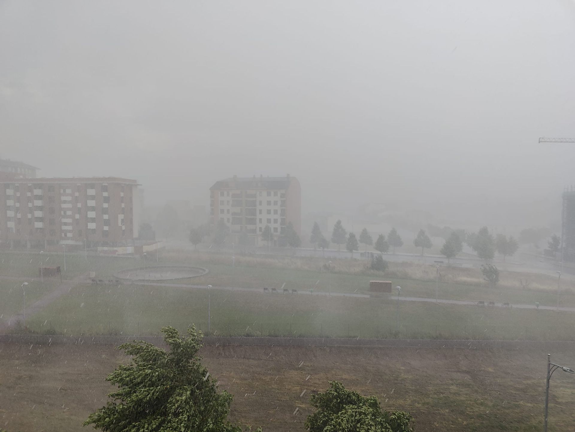 Las imágenes de la espectacular tormenta de granizo que ha caído en León