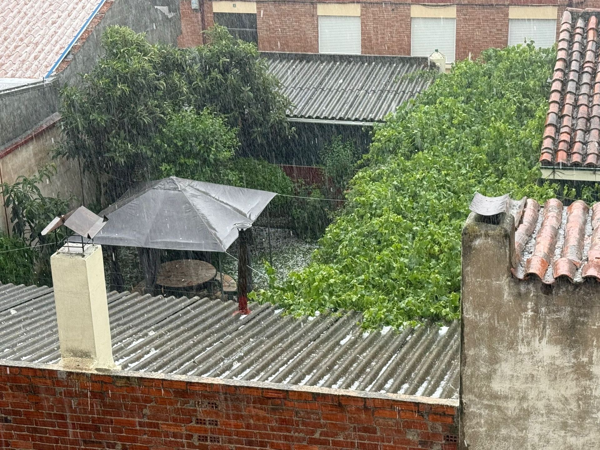 Las imágenes de la espectacular tormenta de granizo que ha caído en León