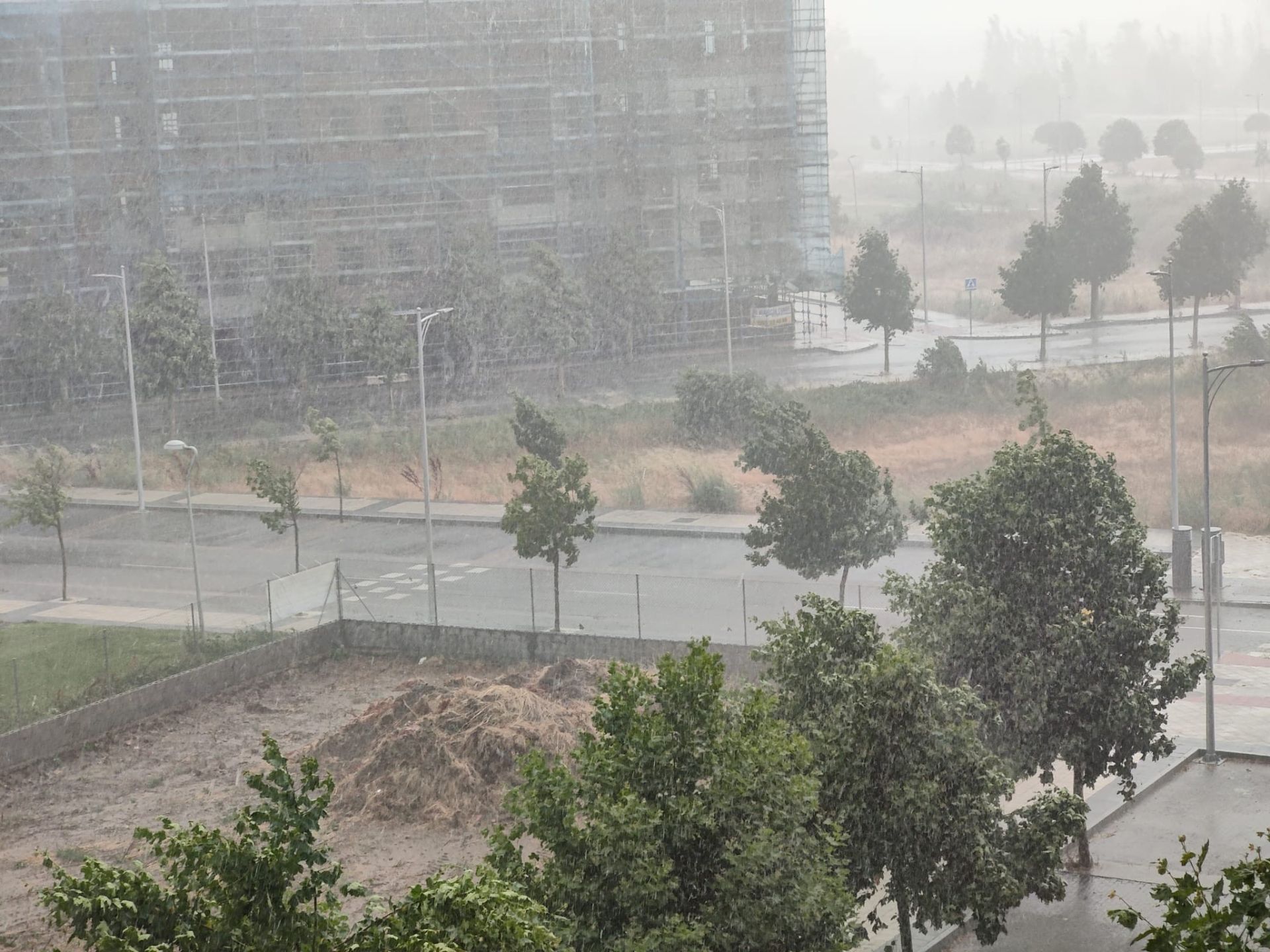 Las imágenes de la espectacular tormenta de granizo que ha caído en León