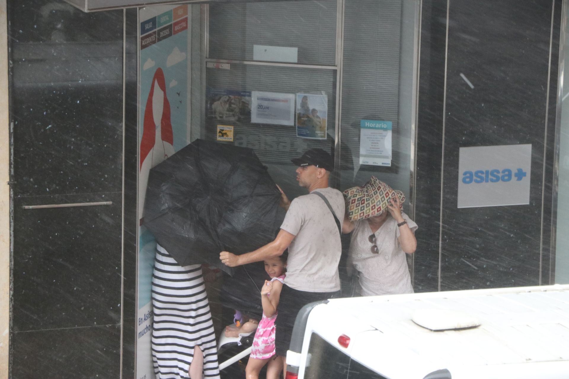 Las imágenes de la espectacular tormenta de granizo que ha caído en León