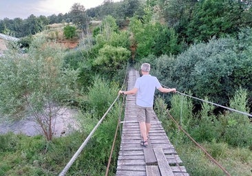 El mágico puente colgante sobre el río Torío