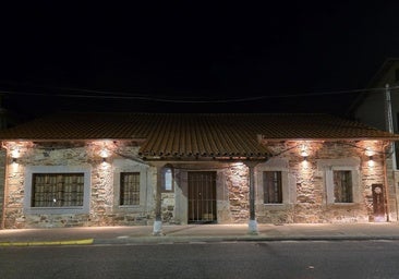 La Casa del Capataz en La Bañeza se ilumina para resaltar su valor patrimonial