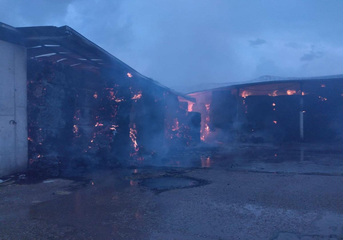 Incendio en la nave.