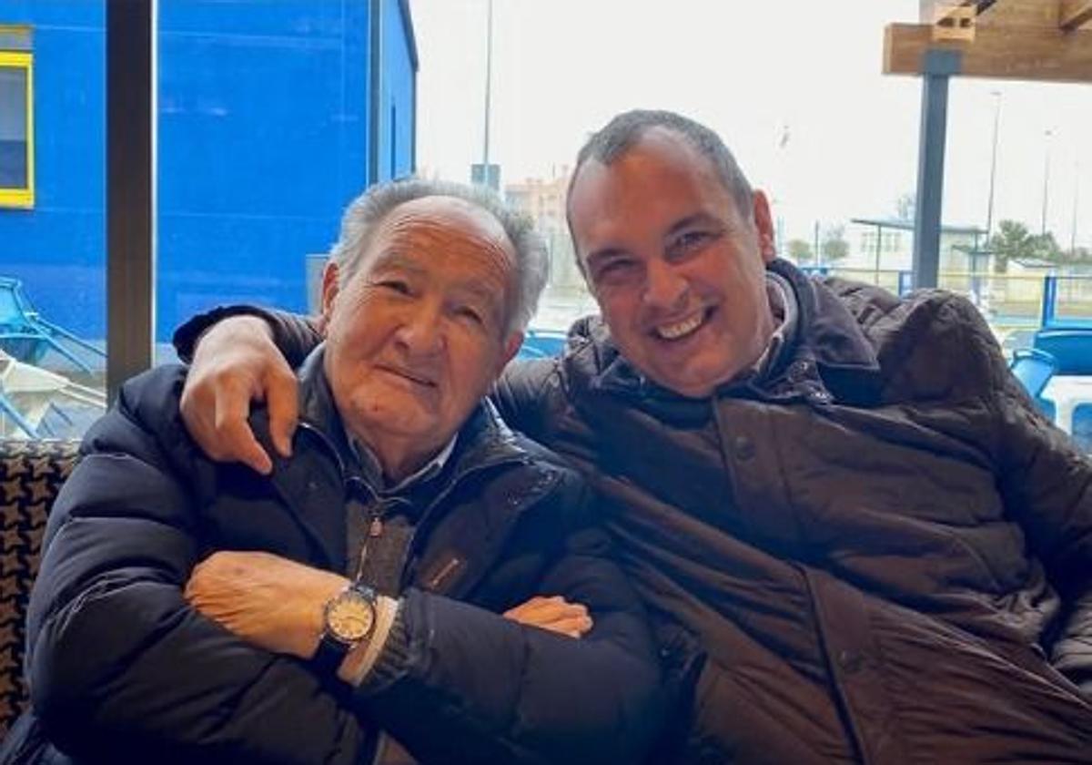 Gaspar Luengo junto a su hijo José Pedro en una imagen compartida en redes.