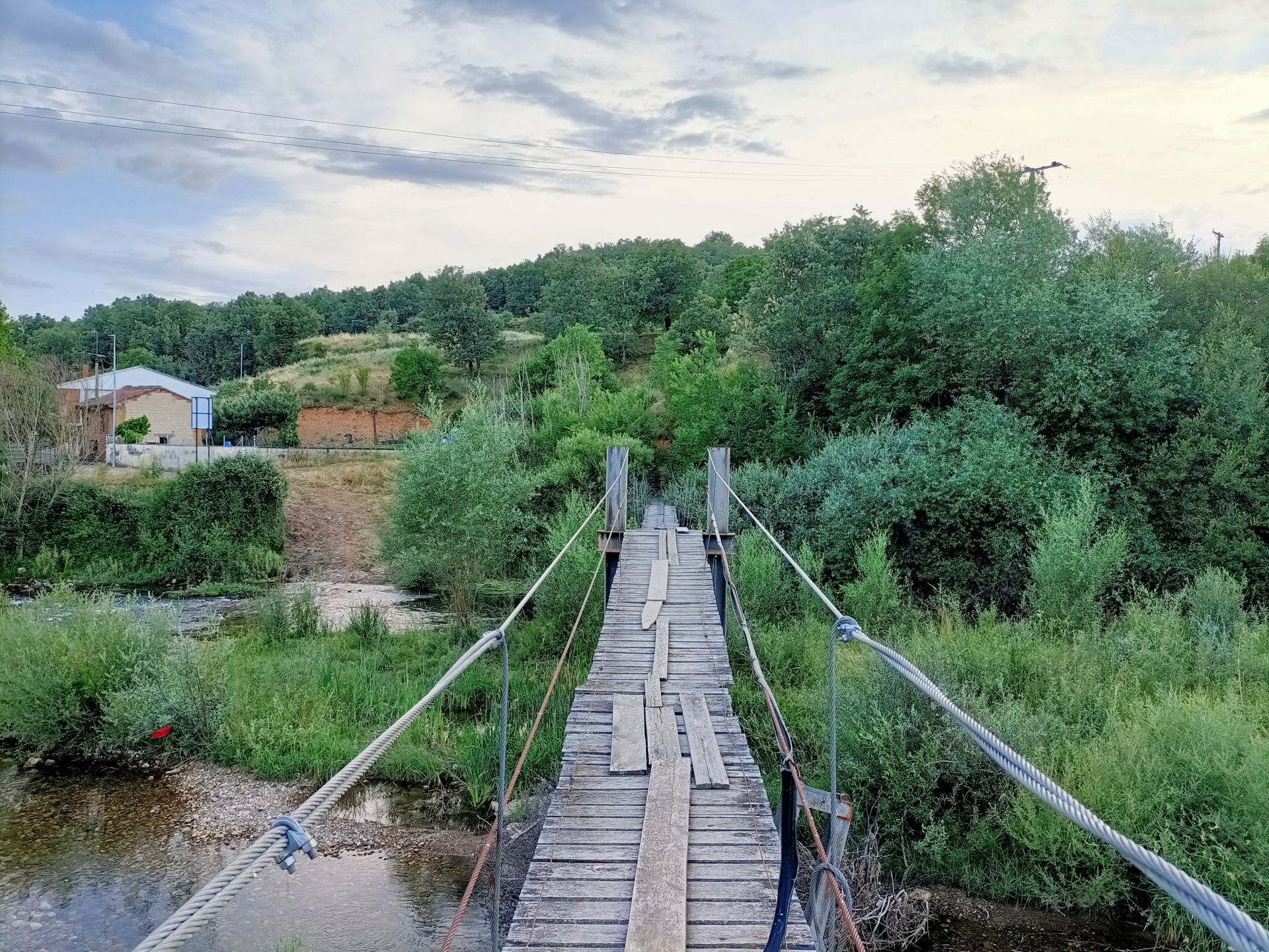 Las imágenes del puente colgante sobre el Torío