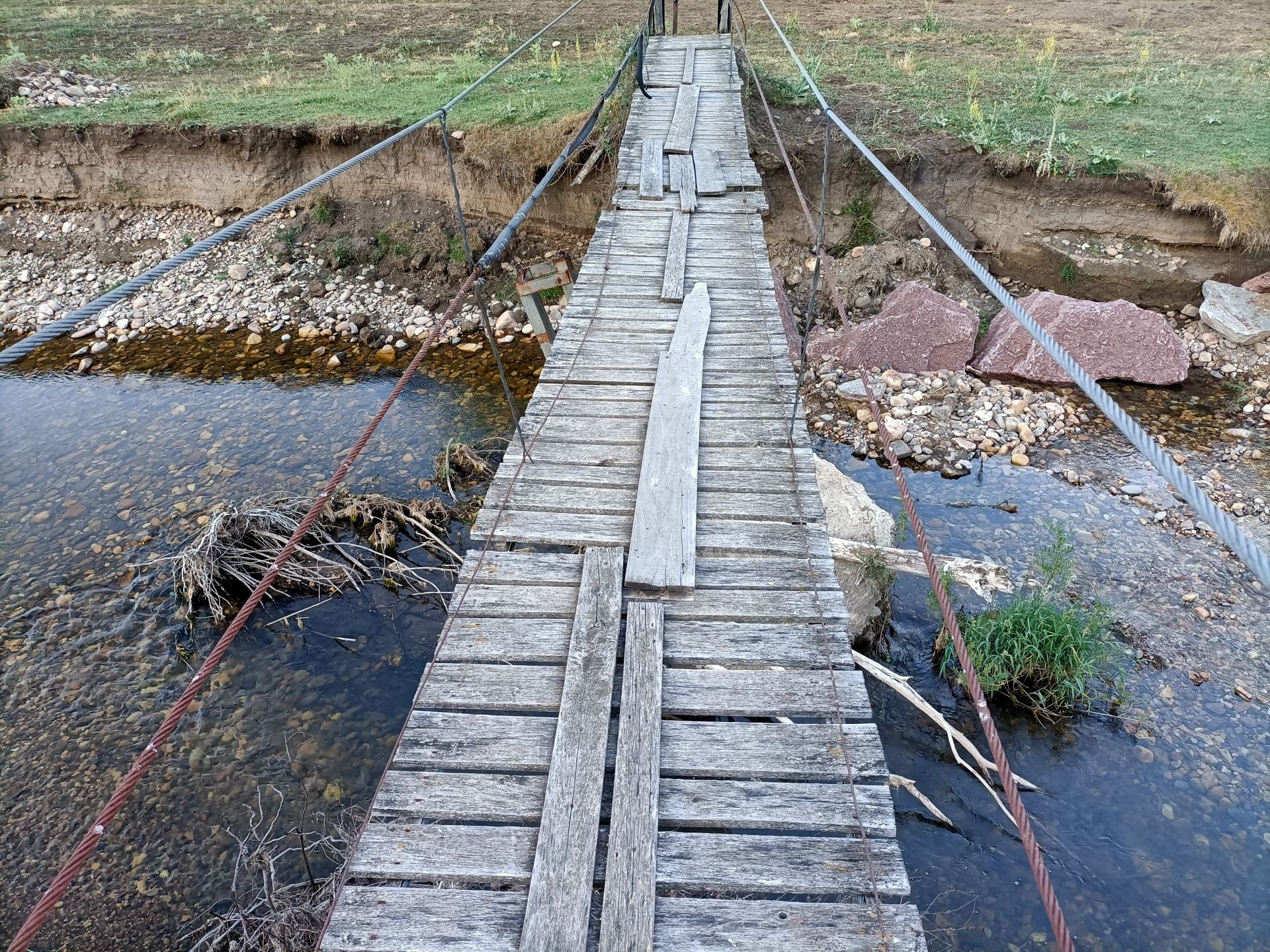 Las imágenes del puente colgante sobre el Torío