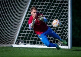 Arnau Rafús en un entrenamiento con el Barça Atlètic.