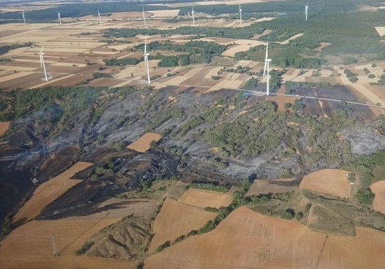 Vista aérea de la zona afectada por el incendio.