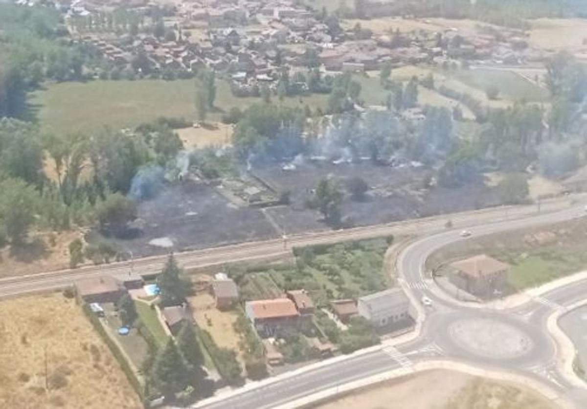 Imagen aérea de la parcela quemada en Azadinos.