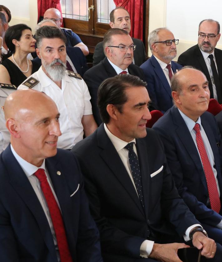 Imagen secundaria 2 - Imágenes de la toma de posesión.
