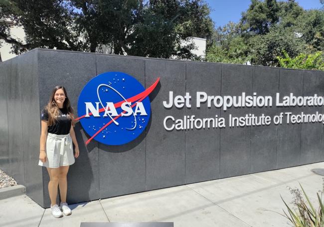 La jvoen leonesa en una de sus visitas al MDRS en California.