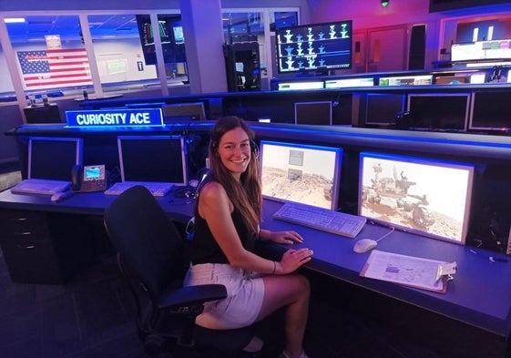 La ingeniera aeroespacial, Laura Llamazares, en una de sus visitas al Mars Research Desert Station.