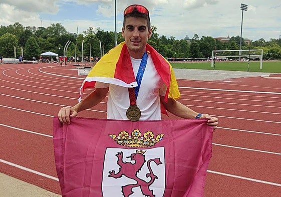 Javier Coria tras su bronce en los 5.000 metros pista.