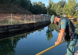 Imagen de la Guardia Civil.ha sido localizado sin vida sobre las 8,50 horas de hoy semisumergido en un canal de riego del embalse de Selgas de Ordás