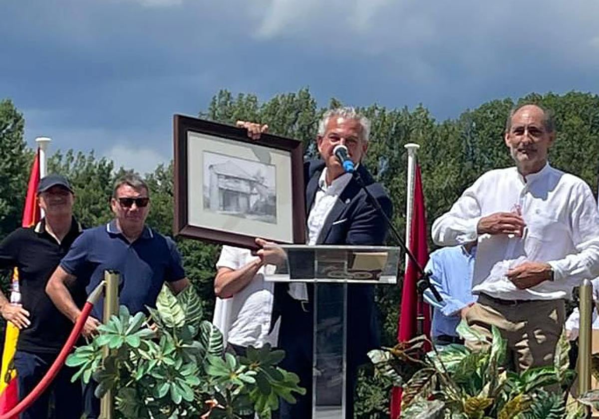 El delegado del Gobierno en Castilla y León, en el pregón de las fiestsa de Truchas.