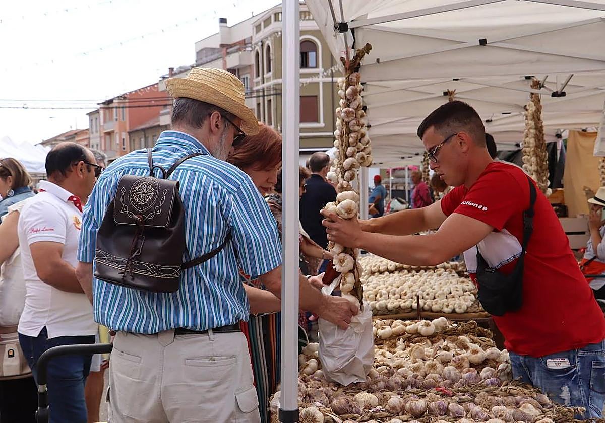 Imagen de archivo de la Feria del Ajo de Veguellina
