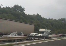 Una de las imágenes del atasco del domingo en la AP-66.