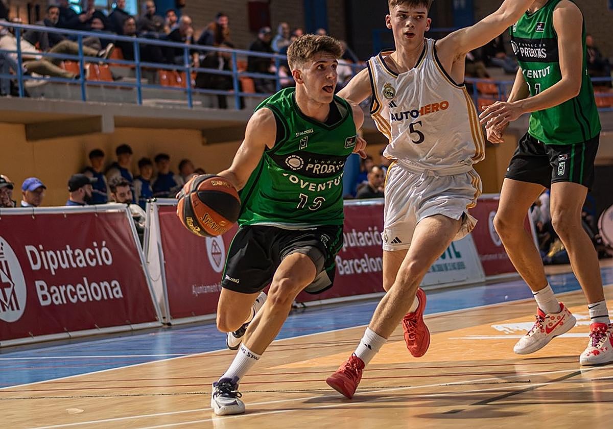 Adrià Domínguez, en un partido con la cantera de Joventut.