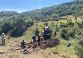 Labores de exhumación en el paraje Peña Villamanín.