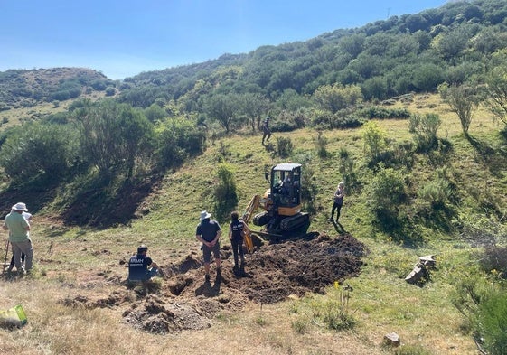 Labores de exhumación en el paraje Peña Villamanín.