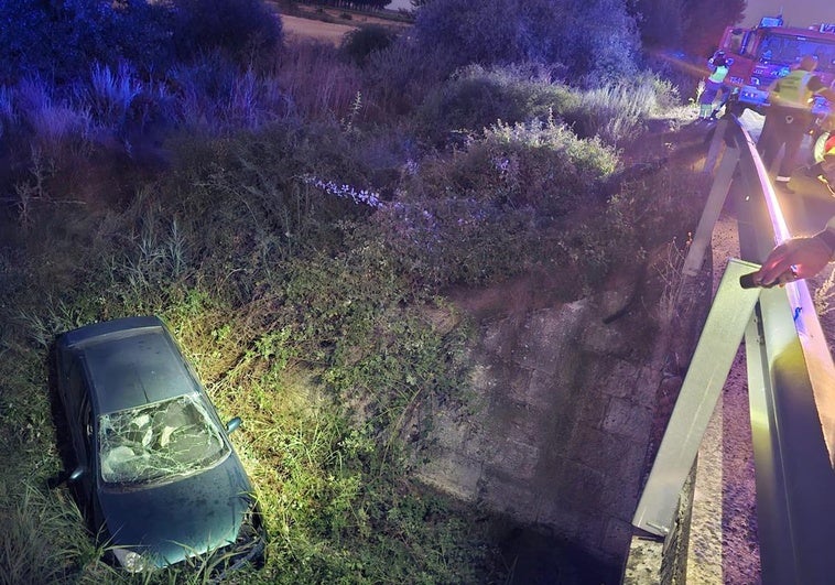 Una anciana herida tras caer con un coche a una acequia en Palanquinos