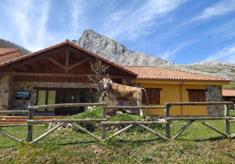 Renace Camposolillo, el pueblo vaciado del Porma: un joven ganadero compra las instalaciones de Valles del Esla y se empadrona