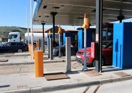 Peaje de la autopista del Huerna en La Magdalena.