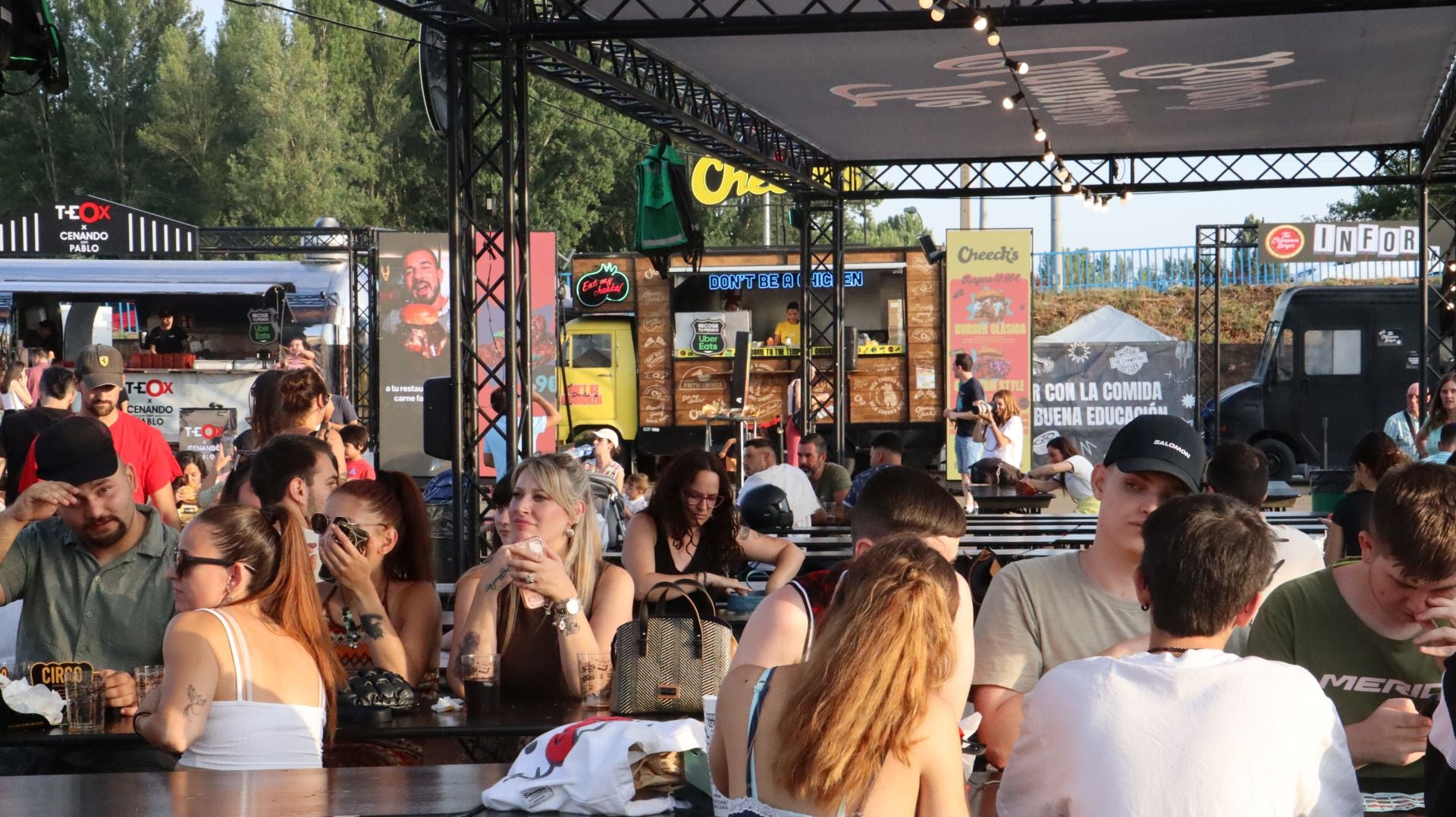 Así se ha vivido la inauguración de The Champions Burger en León