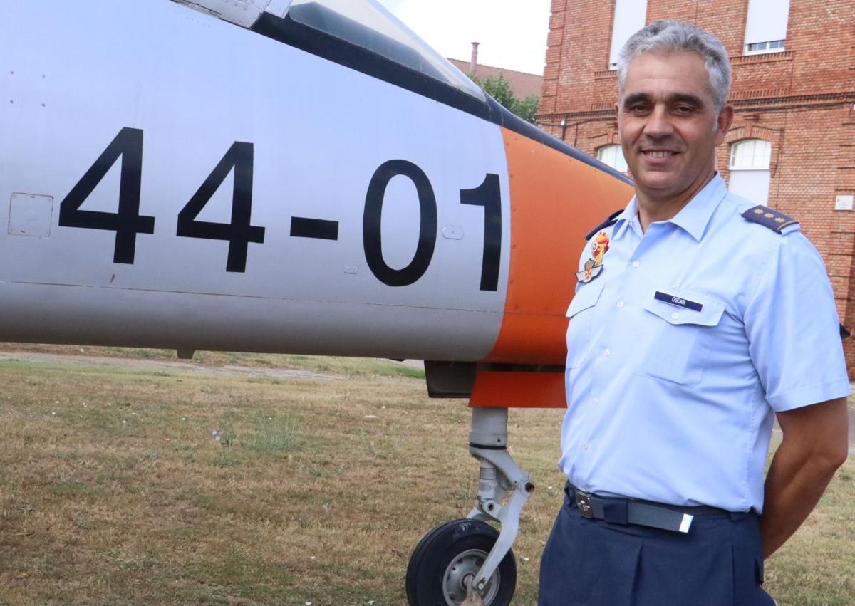 Imagen secundaria 1 - Imágenes del Coronel Óscar Ruiz.